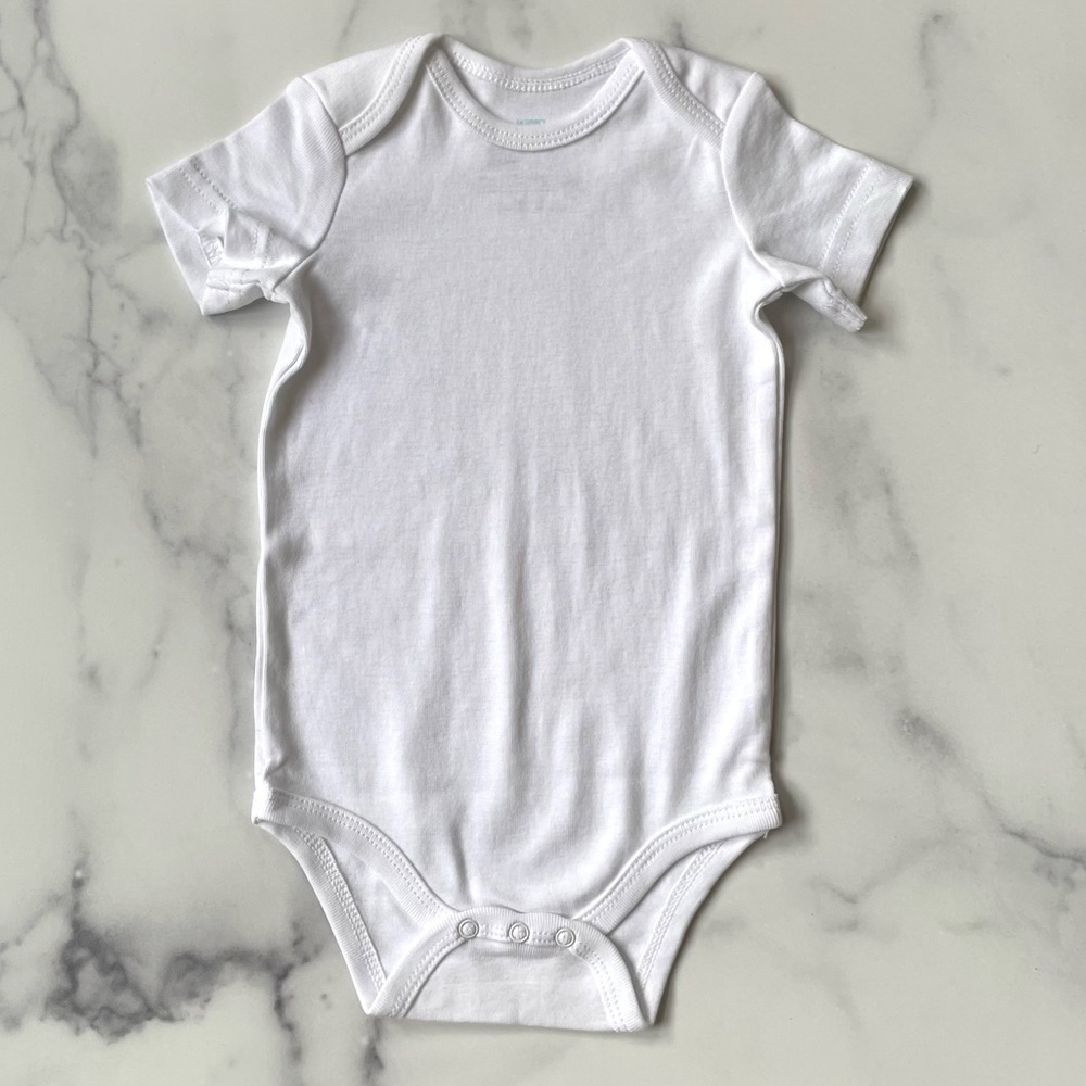 Primary New Without Tags unisex 6-9 month short sleeve onesie in white